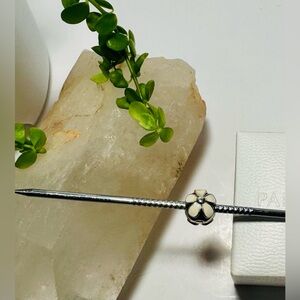 Authentic Retired Pandora Darling Daisy Clip, Imperfect**